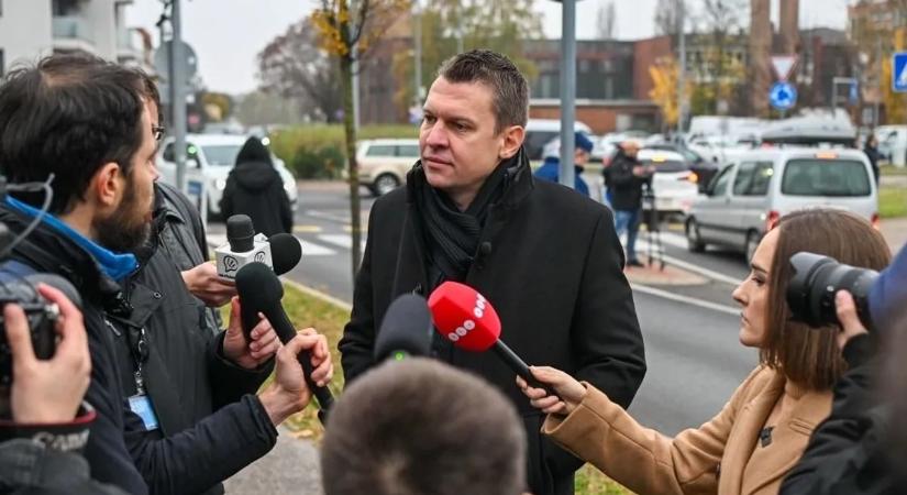 Szánalmas! A balliberális újságíró elfelejtette a saját kérdését – videó