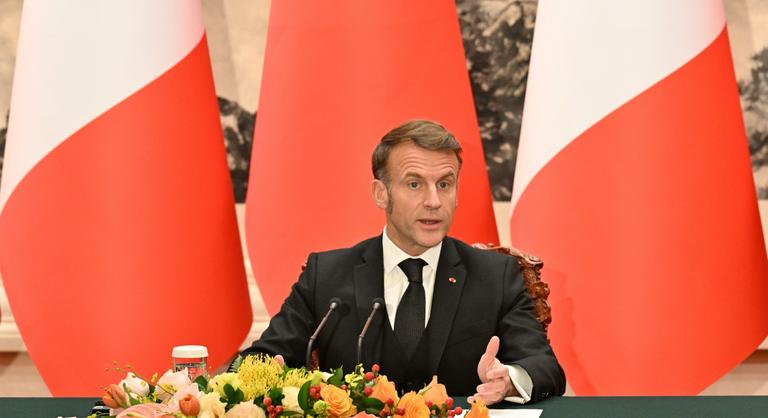 Durván megfenyegette Kínát Emmanuel Macron