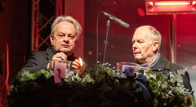 Meggyújtották a második adventi gyertyát Székesfehérváron (galéria)