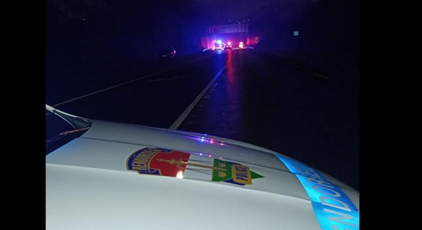 Elhunyt a gyalogos a 6-os főúti gázolásban – útzár mellett helyszínel a rendőrség (VIDEÓFOTÓK)