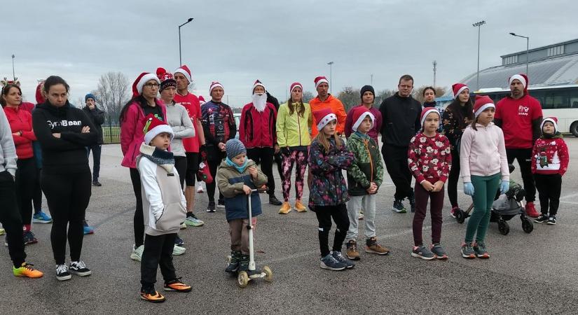 A Mikulással futottak gyerekek és felnőttek