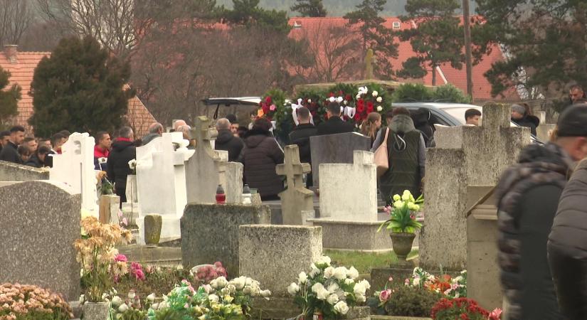 „Letolták a halálba” – így látja fia tragédiáját az M3-ason elhunyt fiú édesapja