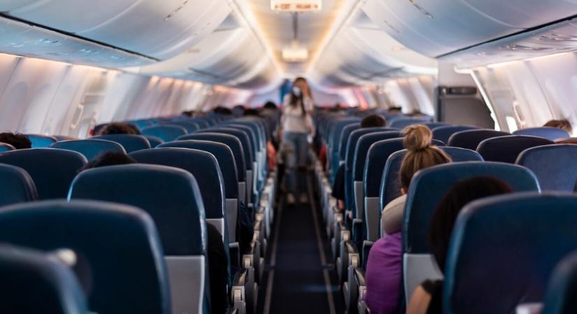 Majdnem kizártak egy fiatal nőt a repülőről a veszélyes plasztikai beavatkozása miatt