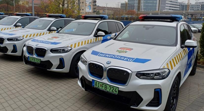 A magyar rendőrség BMW-je egy 200-as érmével is beindul