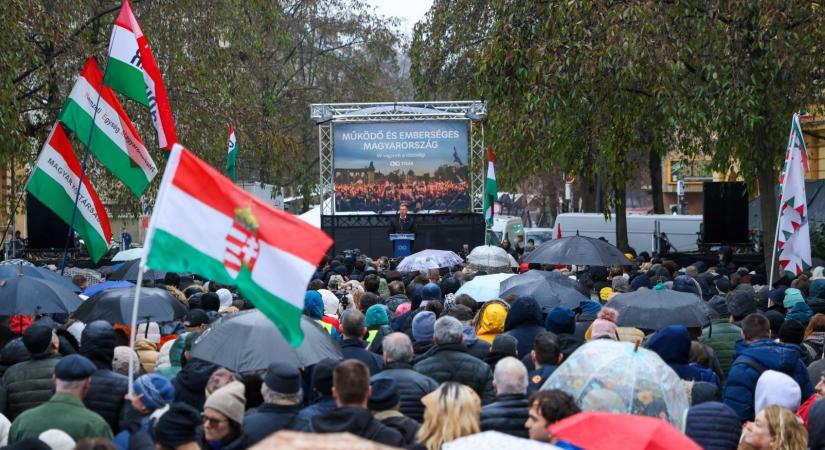 Megingathatatlannak tűnnek a pártok szavazói