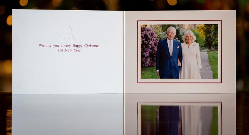 Rómában készült fotóval kíván boldog ünnepeket III. Károly király