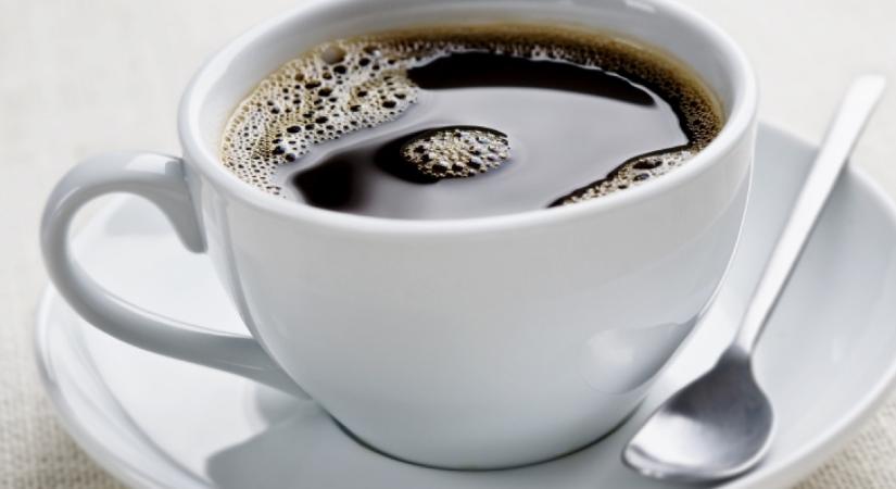 Nem a matcha, nem is a szódabikarbóna: 1 kanál ebből a porból a reggeli kávéba, és a combod már 3 nap múlva vékonyabb lesz