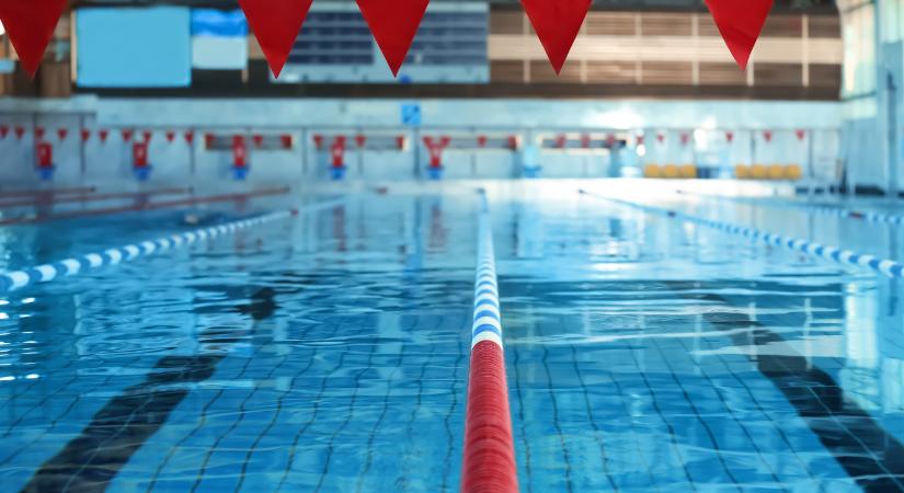 Arra ért be az apa az úszóedzésre, hogy a tanmedence mellett fekszik a hároméves fia, kiderült, hogy újra kellett éleszteni