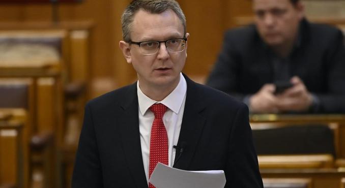 ,,Kedves PSZ, ebből öngól lett!" - Rétvári Bence nyilvánosan kritizálta Pedagógusok Szakszervezetét