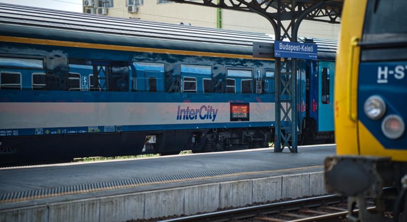 Rendkívüli közleménnyel jelentkezett a MÁV hétfő hajnalban egy vonatbaleset miatt