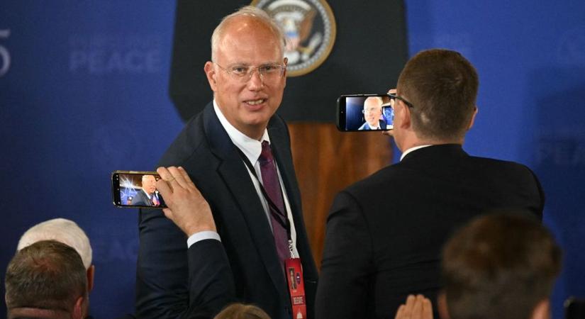 Egyre magabiztosabbak az oroszok, Trump szlogenével heccelik az Európai Uniót