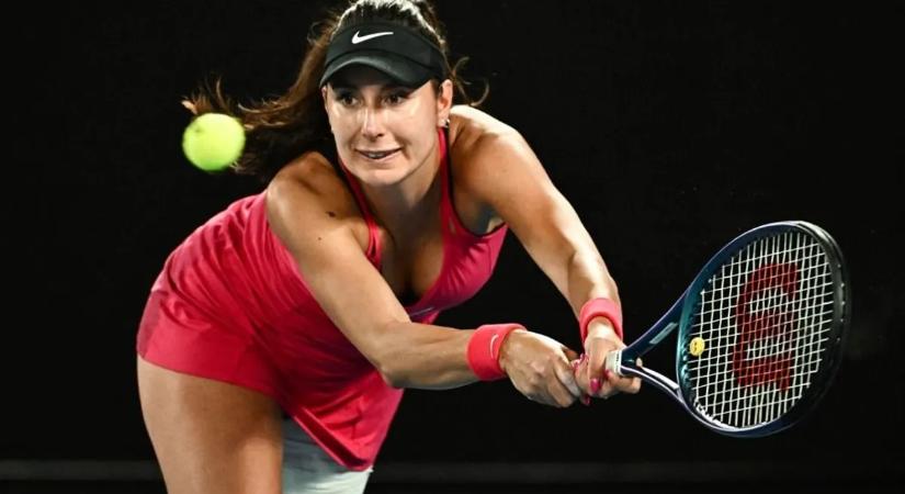 Pornózásba kezdett a mellnagyobbításon átesett teniszezőnő