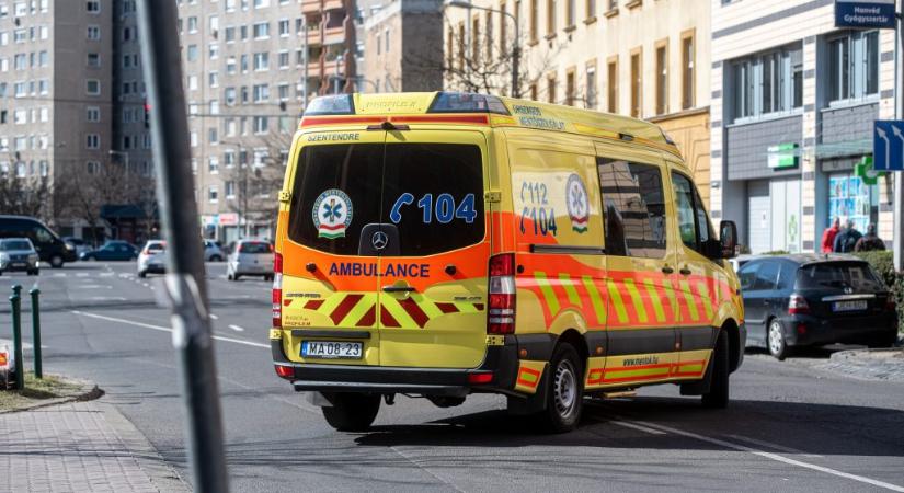 Hatodikos fiú hívta a mentőket az anyjához, és az újraélesztést is ő kezdte meg