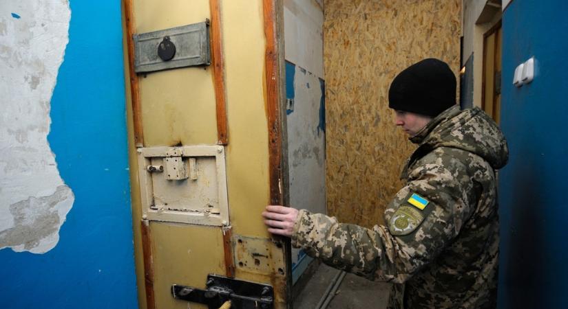 Lelövik a visszavonulókat, besorozzák a betegeket az ukránok