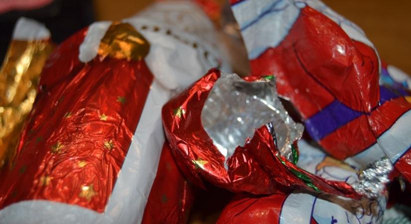 Gyomorforgató: kukacos csokimikulást kaptak a gyerekek, több magyar városba is juthatott az undorító édességből