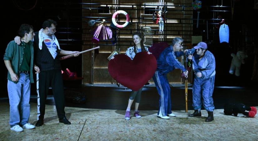 Fröccsbe oltott bánat