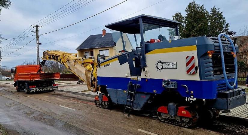 Fontos városi fejlesztések: új gyalogátkelő, ivóvízvezeték építés, aszfaltozás