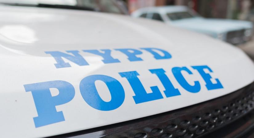 Két rendőr a jeges vízbe ugrott egy idős bajbajutott miatt