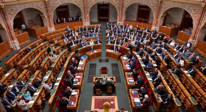 Húsz előterjesztést vitatnak meg a honatyák, köztük a vállalkozói adminisztratív terhek csökkentéséről szóló javaslatot is