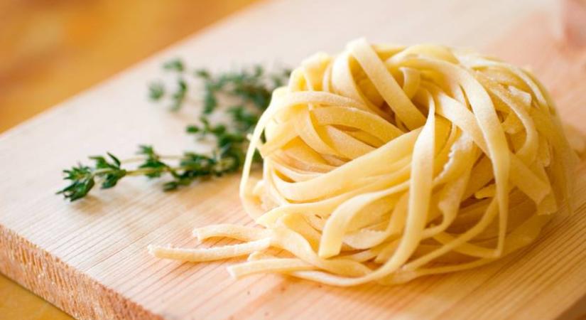 Két összetevős olasz tészta, mely percek alatt kész: sokkal olcsóbb a boltinál