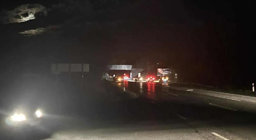 Megerősítette a rendőrség: nem élte túl a gyalogos a gázolást – fotó, videó