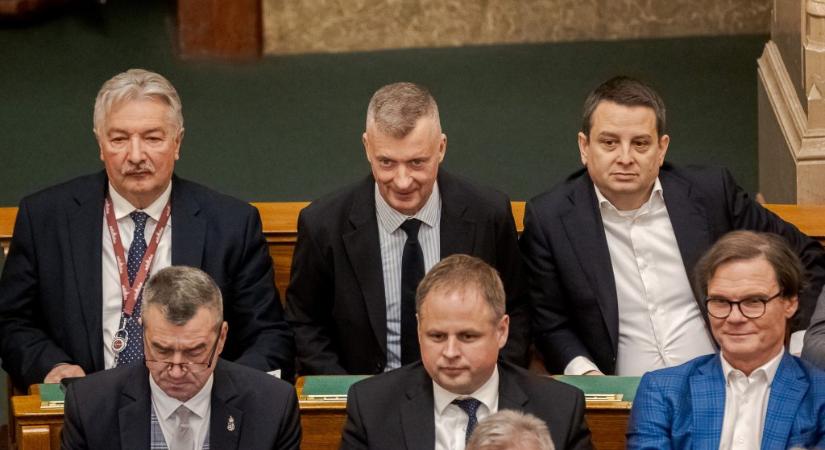 Kubatov Gábor 18 éve nem szólalt fel a parlamentben, vele együtt idén 15 képviselő maradt néma