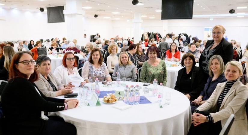 Az Év Kiváló Szakdolgozói Közössége különdíj a MESZK-től a gyermekosztály dolgozóinak