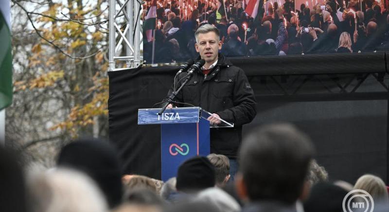 Valós emelés a nyugdíjaknál, duplázás a családi pótléknál – erre készülne a Tisza-kormány