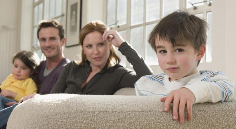 Figyelmeztetést tett közzé az FBI: ez most rengeteg magyar szülőt fog érinteni