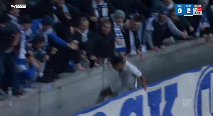 Ijesztő jelenetek: Ünnepelni akart, de egy majdnem három méter mély árokban találta magát a futballista