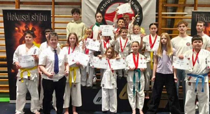 Több mint 170 karatéka a dorogi Mikulás Kupán