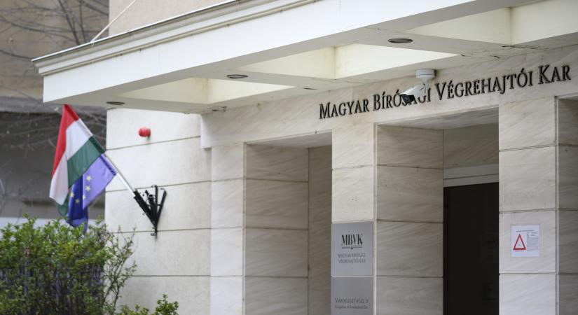 Hiába kapálózott a végrehajtói kar, végül ki kellett fizetnie milliárdos tartozását