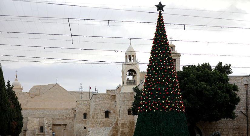 A gázai háború kezdete óta először világították ki a karácsonyfát Betlehemben