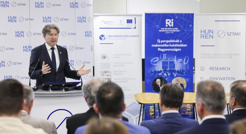 Bruttó 9,4 milliót kereshetnek a HUN-REN kutatóhálózat felső vezetői