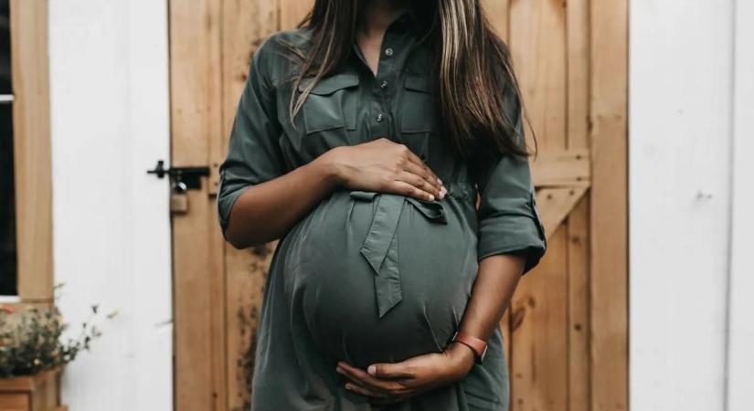 Halálos veszély a szülészeteken? 63 fertőzött baba, 14 halott – kötelező szűrést rendeltek el!