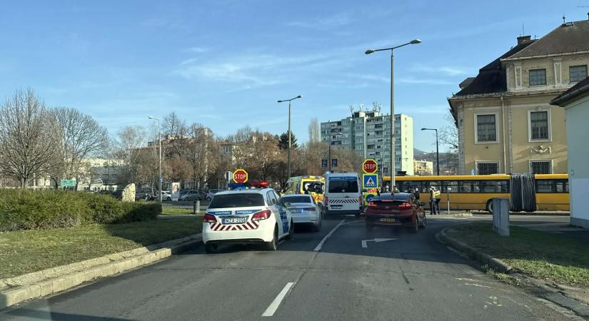 Baleset történt a viadukt melletti csomópontban
