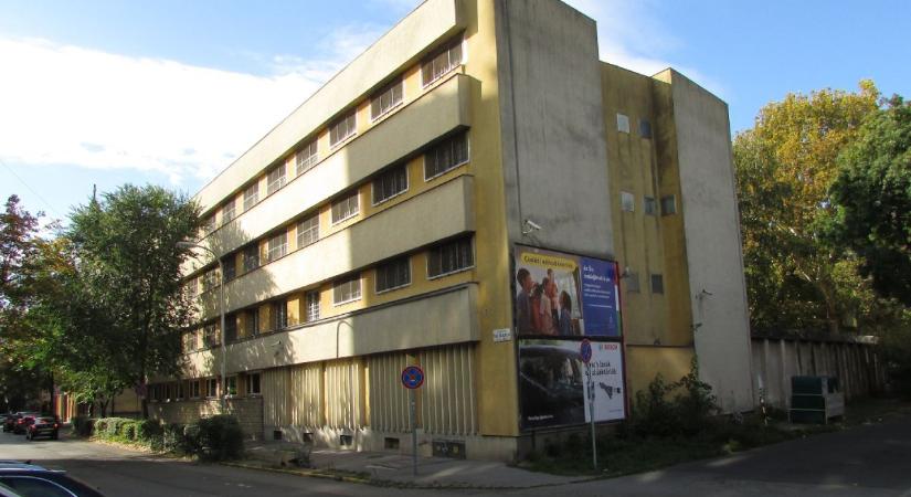 Sorra viszik el a nyomozók az Orbánék által kitüntetett pedofil rém bűntársait