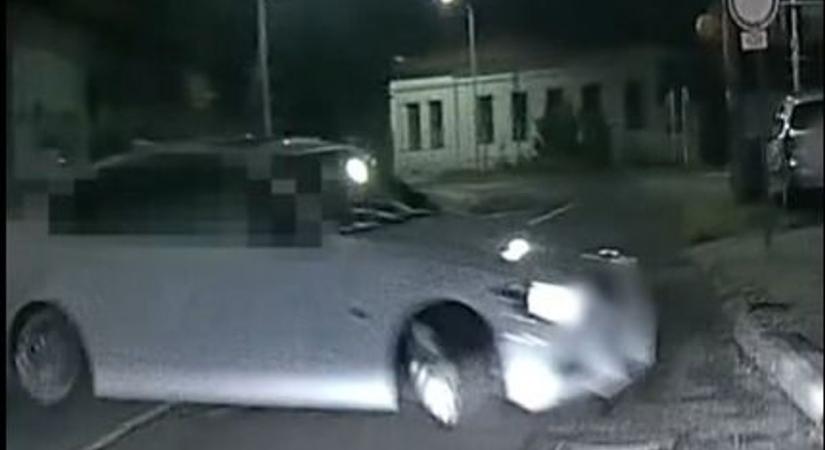 Házfalba csapódott a tapolcai driftelő (videó!)