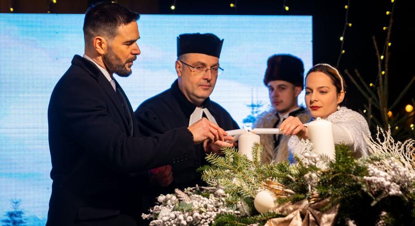 Fellobbant a remény lángja Debrecenben