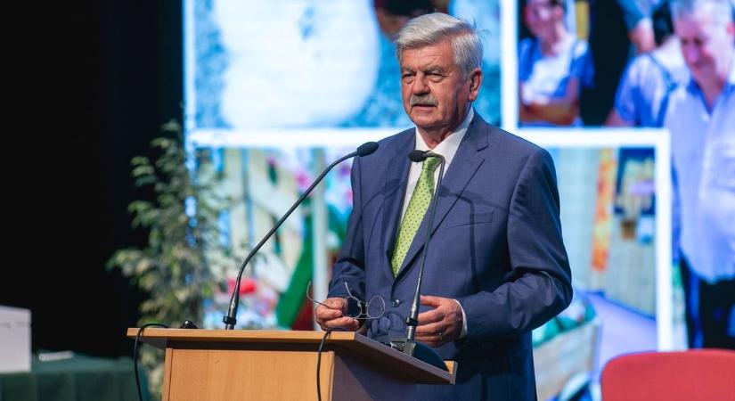 Túlmentek egy határon! Ízléstelen politikai üzenet célozta Farkas Sándort advent idején