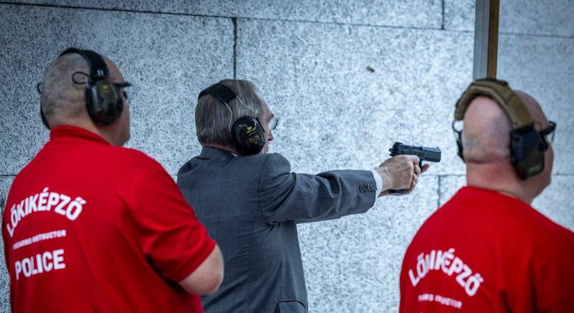 Pintér Sándor lövéseket adott le, pontosan célzott a belügyminiszter