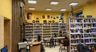 A zene mindenkié! – A FSZEK újpesti zenetárában 18 ezres CD-gyűjteményből válogathatunk