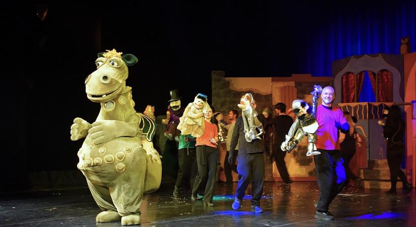 A Jókai Színházban járt a Mikulás (KÉPGALÉRIA)