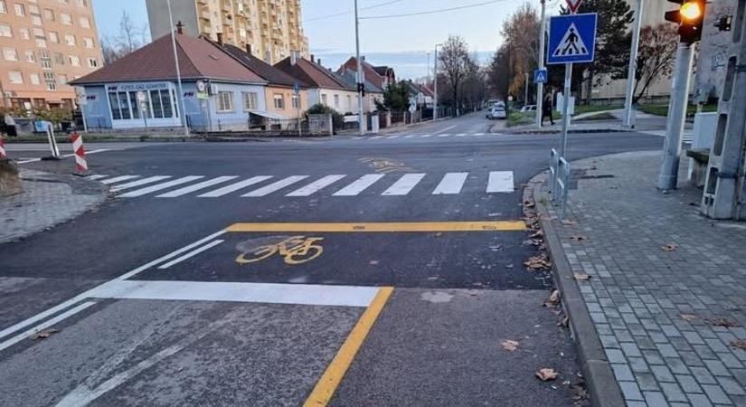 Szokatlan útburkolati jelet festettek fel Székesfehérváron – igen nagy vitát generált