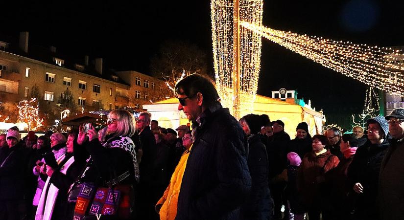 Meggyújtották a második adventi gyertyát Zalaegerszegen (galéria)