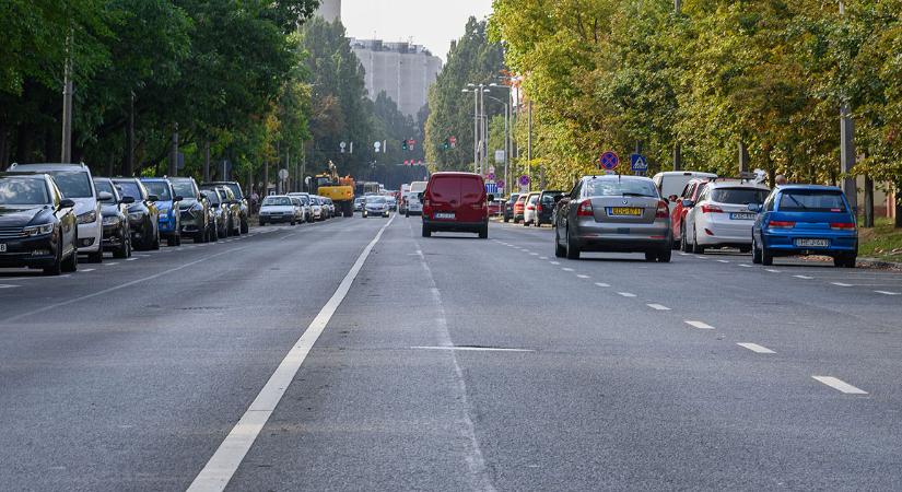 Megsüllyedt a burkolat a Füredi út és az Egyetem sugárút csomópontjában