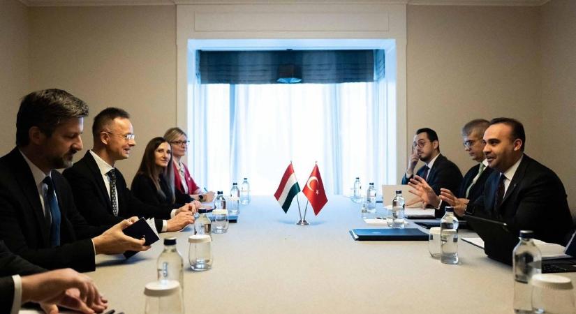 Aláírják: heti 100 járat köti össze majd Budapestet Törökországgal, nagy feladat vár a Wizz Airre