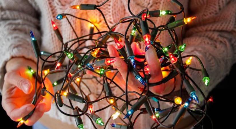 4 jel, hogy tilos használni a karácsonyi fényfüzért: könnyen áramütést okozhat