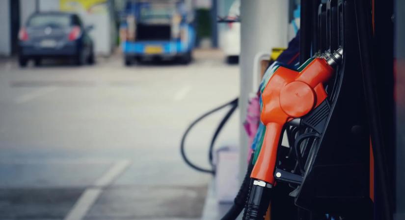 Kedden változik a benzin ára a kutakon