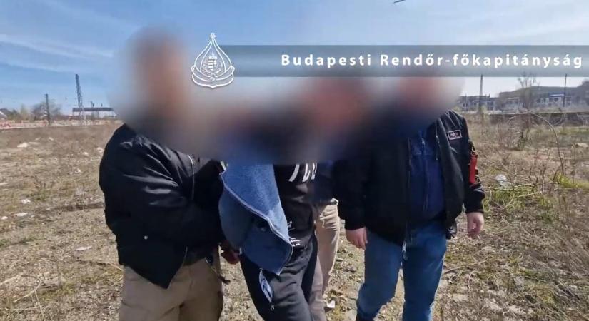 Életfogytiglant kértek a férfira, aki meggyilkolta a rajta segítő szállásadót Józsefvárosban